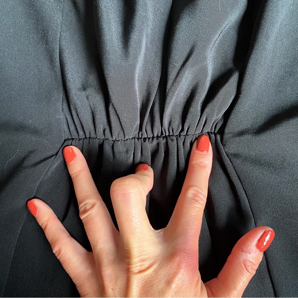 🖤 CLASSY BLACK RUFFLE DETAIL SLEEVELESS COCKTAIL DRESS! - Picture 10 of 16